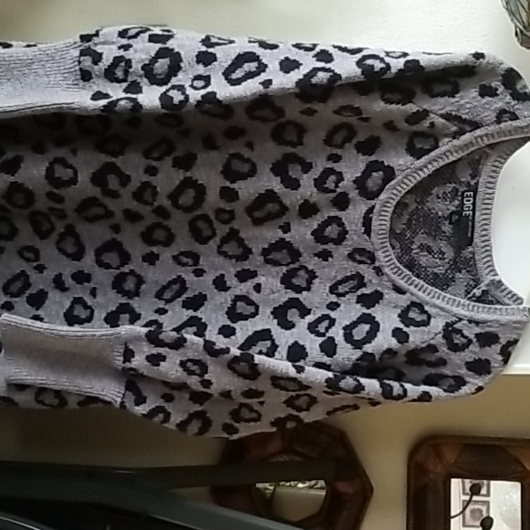 Tunic Cheetah Sweater - Picture 1 of 2